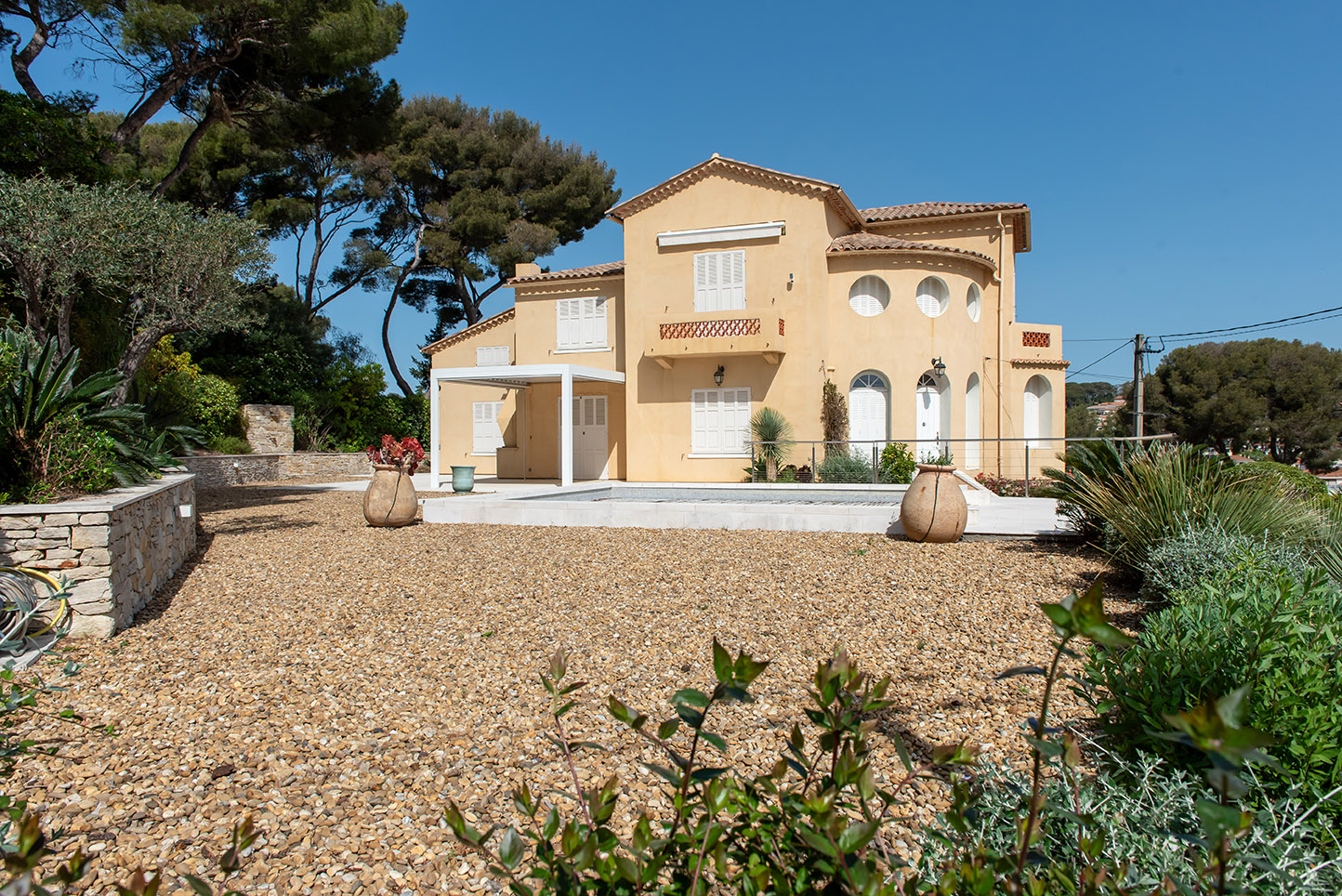 Amenagement Paysager Sanary-sur-Mer Allee Graviers Terrasse Calcaire